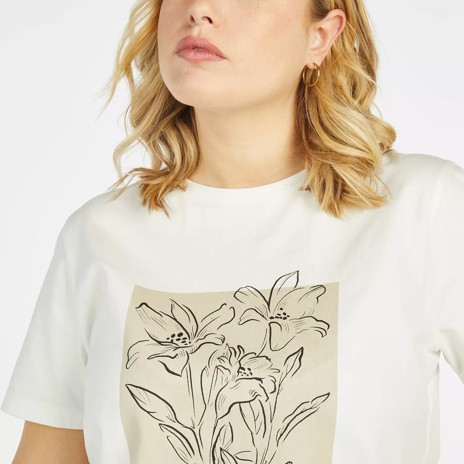 lovely sisters - T-Shirt Taina_LS - weiß - Blumenfrontprint - Rundhalsausschnitt 