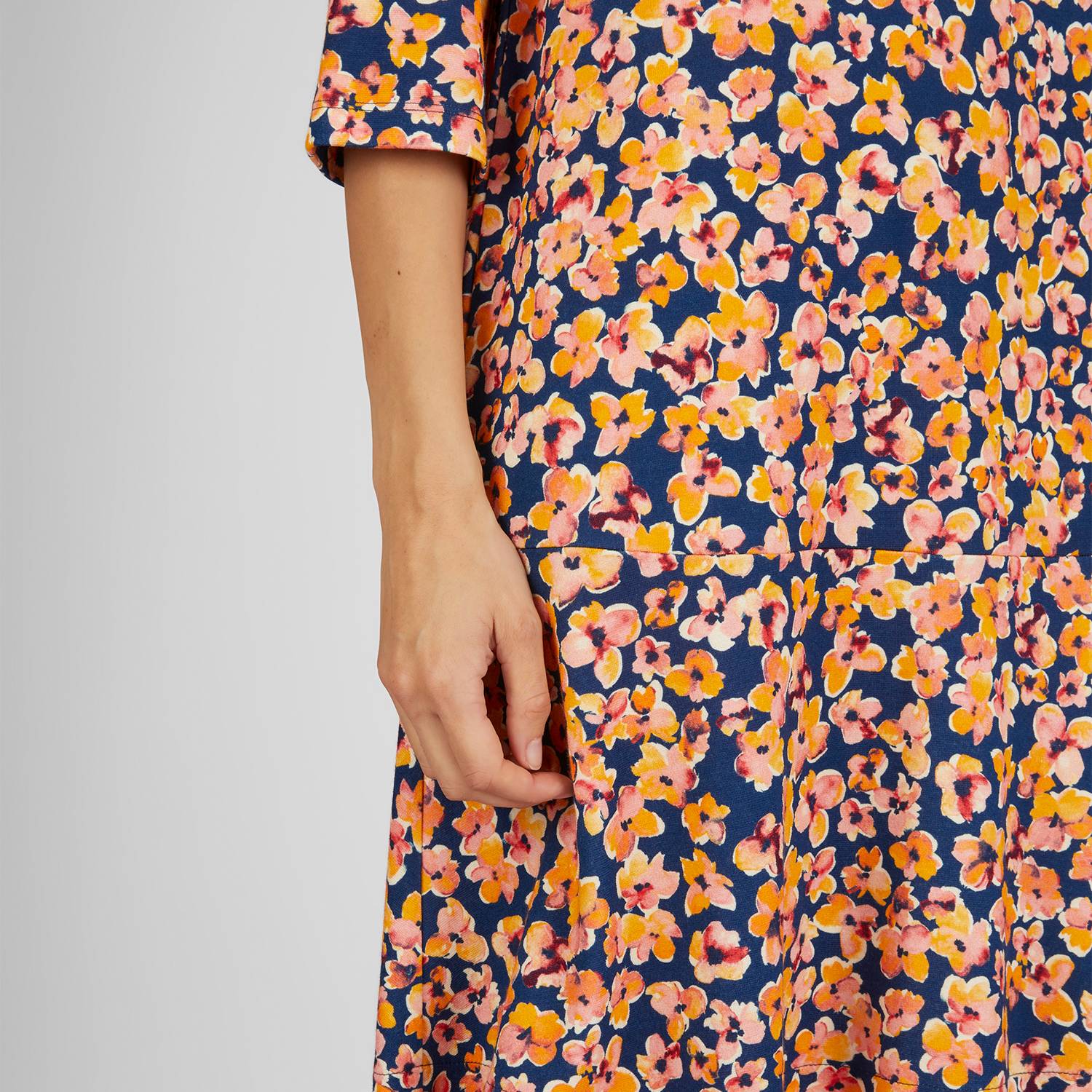 Knieumspielendes Kleid mit Blumenprint Koralie 