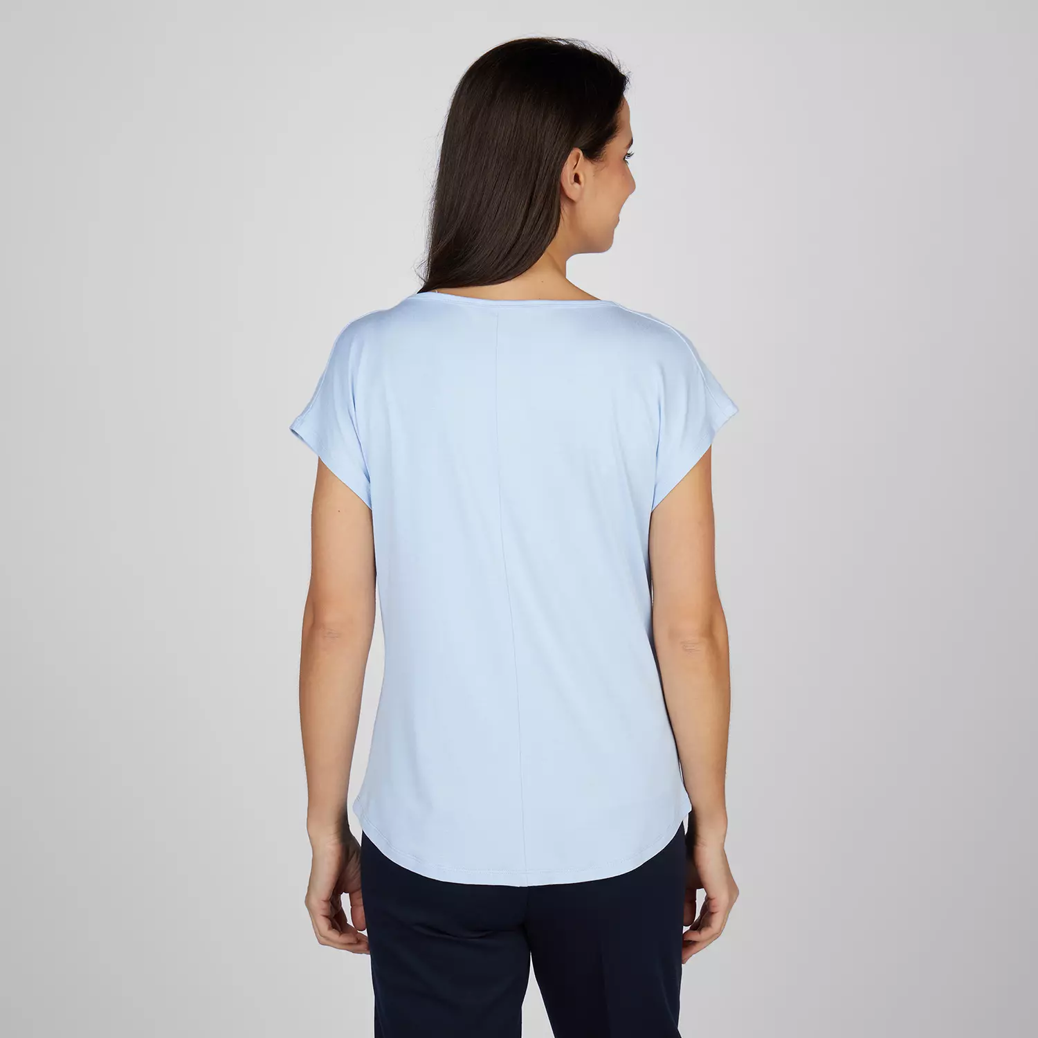 Feminines Shirt Tola mit Wasserfallausschnitt